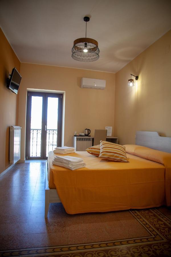 Al Centro Casa Vacanze Mistretta Ngoại thất bức ảnh